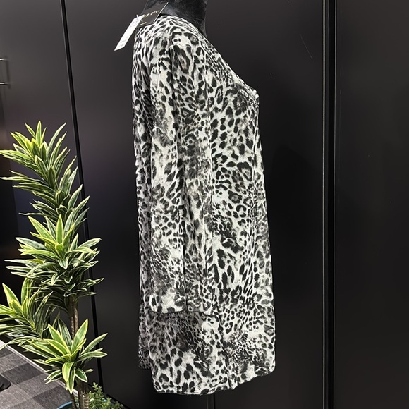 Jordan Taylor Leopard print,sheer,light,round V-cut neck,long sleeve top/coverup - Picture 6 of 13